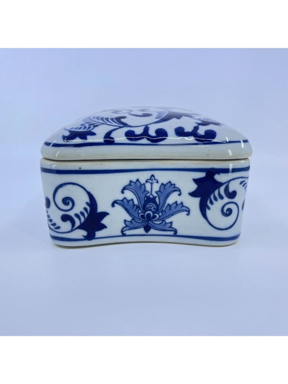 vintage blue & white ceramic trinket box with floral design chinoiserie keepsake - Picture 4 of 8